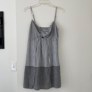 Express sun dress with key hole opening !!!